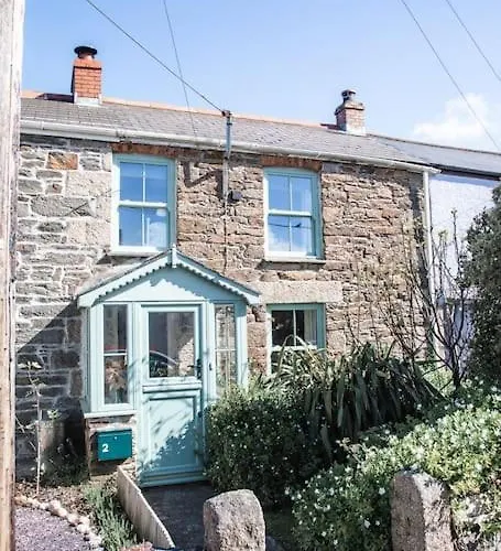 Charming Cottage Near Beach!
