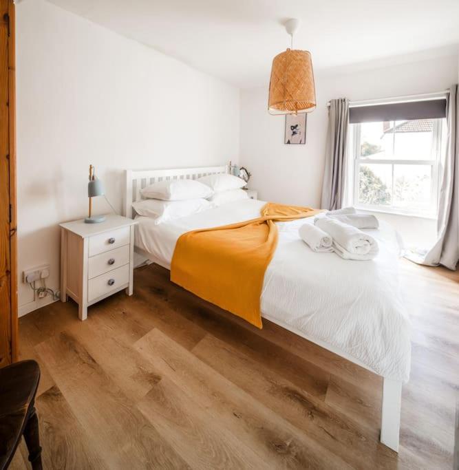 Charming Near Beach! * Redruth