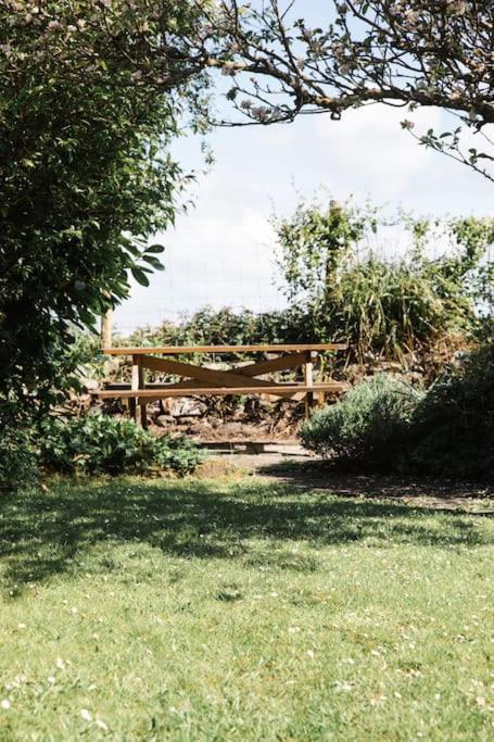 Charming Near Beach! Vakantiehuis Redruth